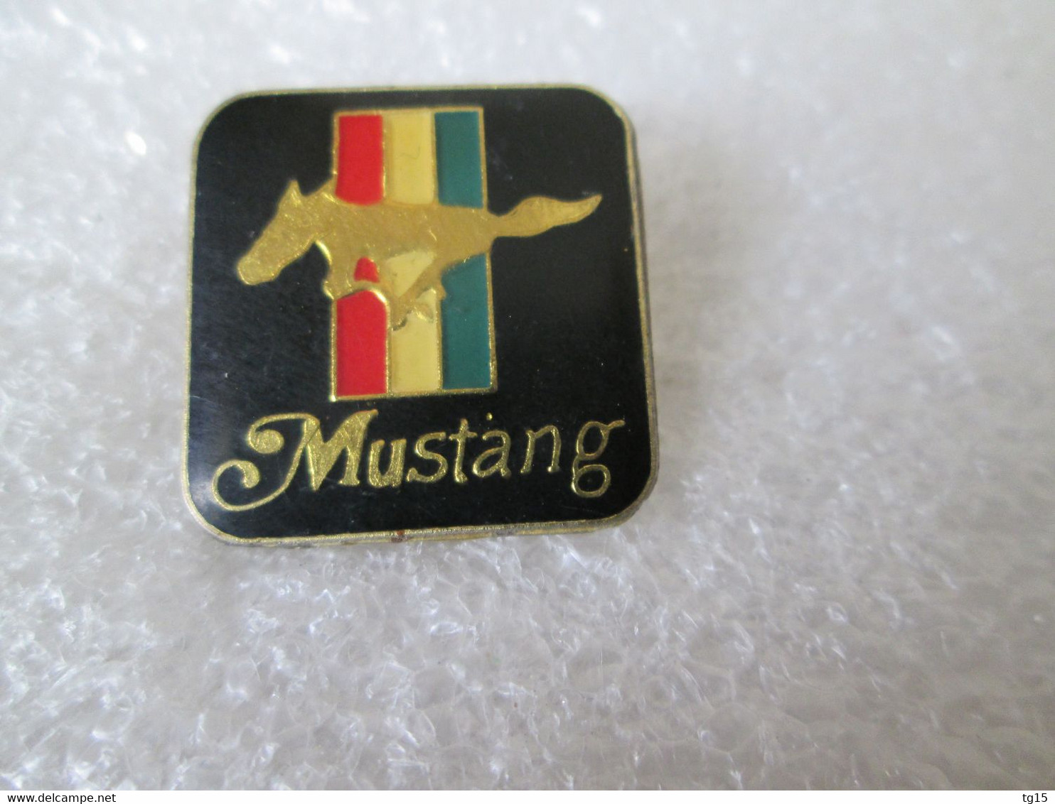PIN'S   LOGO    FORD  MUSTANG - Ford