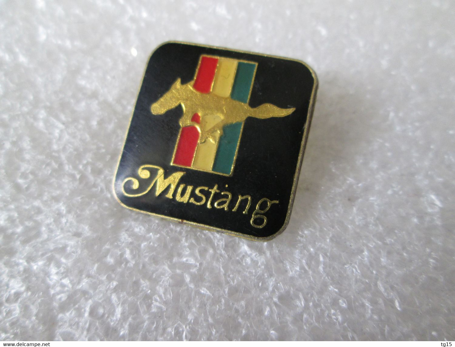 PIN'S   LOGO    FORD  MUSTANG - Ford