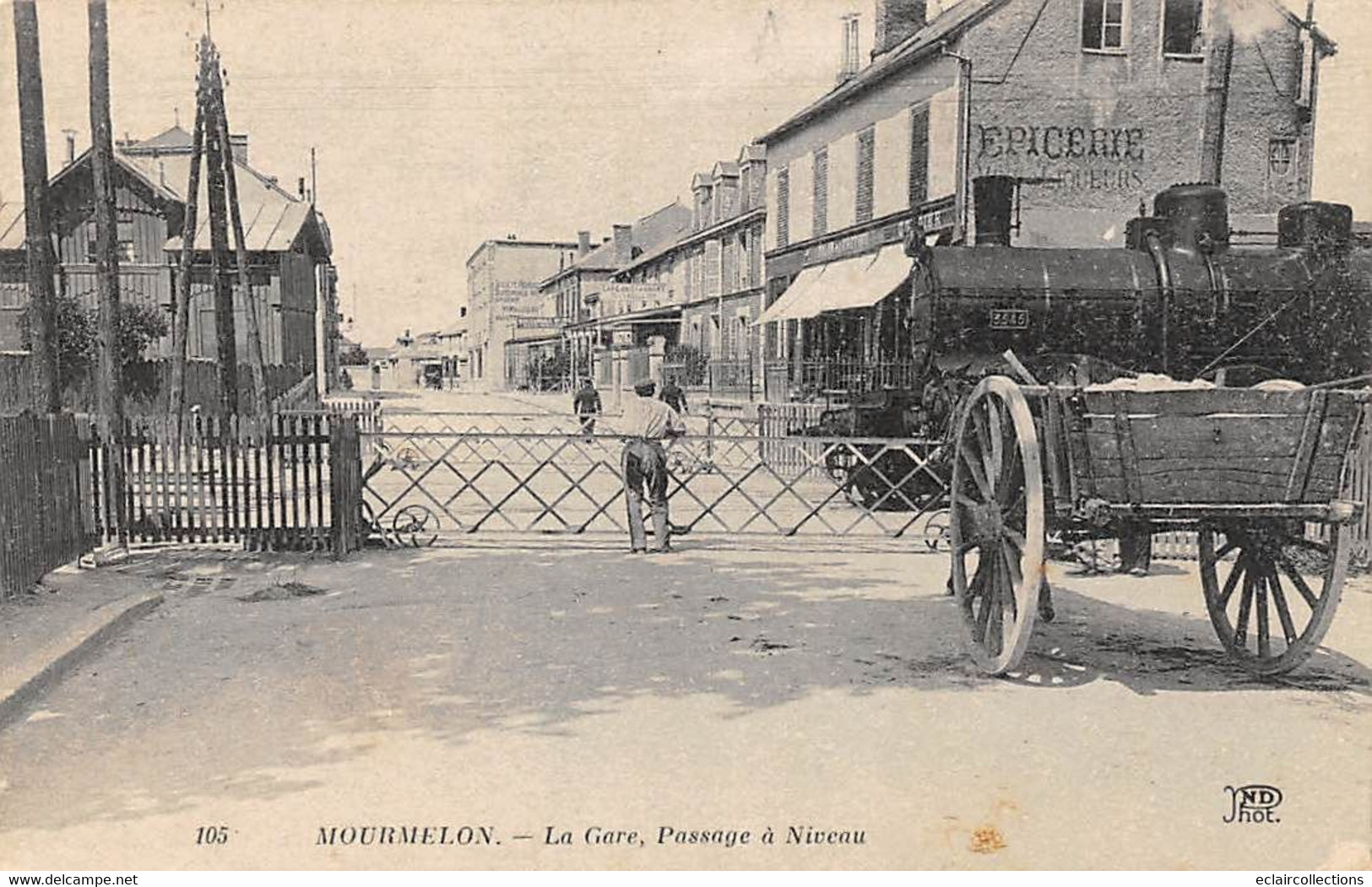 Mourmelon        51            Passage A Niveau Et Locomotive De Mourmelon Le Petit  .  ND 105   (voir Scan) - Mourmelon Le Grand