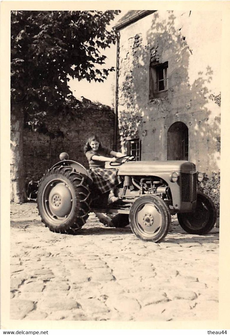 ¤¤  -    Lot De 3 Clichés D'une Femme Sur Un Tracteur  -  Agriculture   -  Voir Description   -  ¤¤ - Tractors