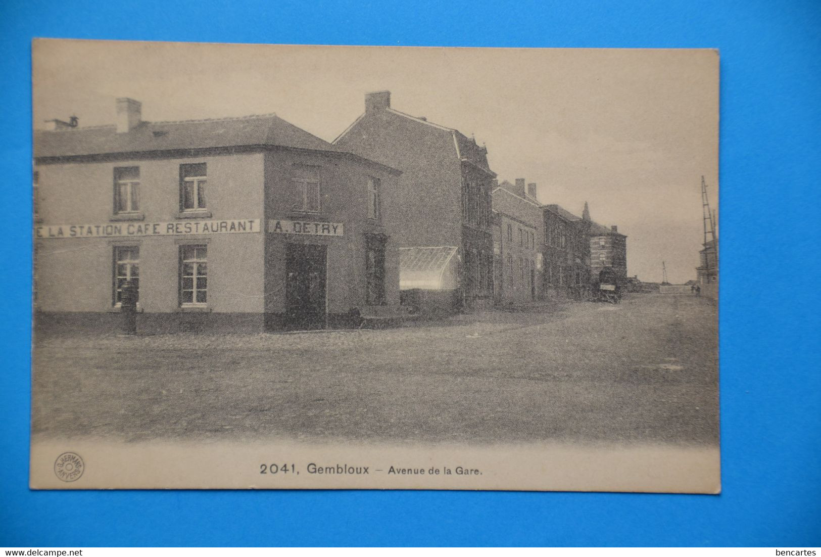 Gembloux: Avenue De La Gare Avec Le Café-restaurant De La Station: A.DETRY - Gembloux