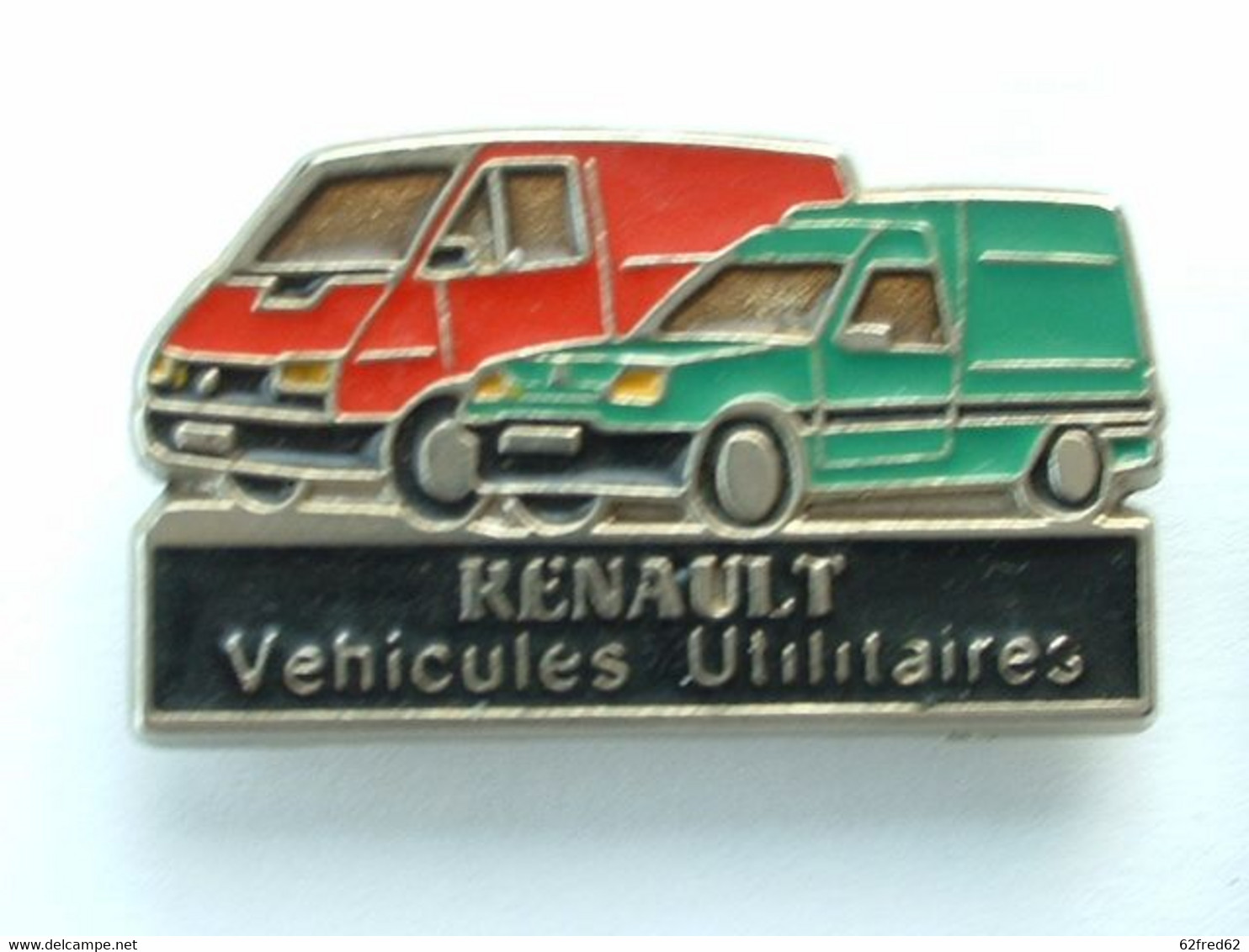 PIN'S RENAULT - VEHICULES UTILITAIRES - EXPRESS VERTE - Renault