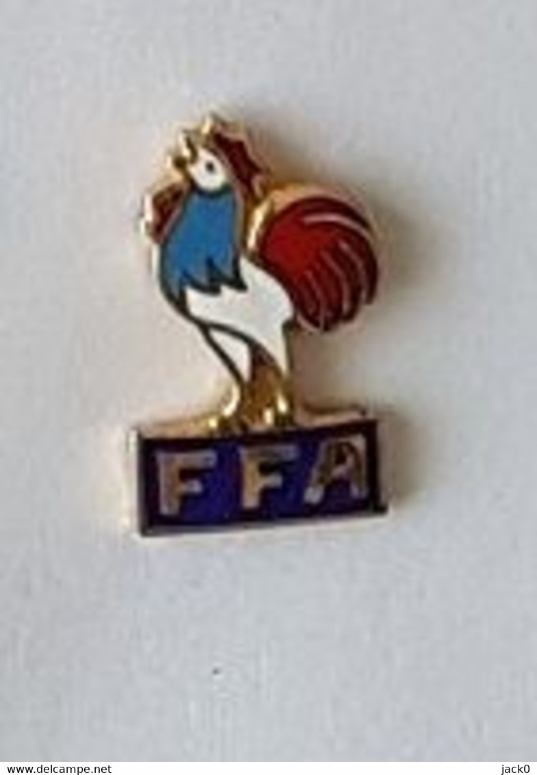 Pin's  Animal  COQ  Tricolore, Sport  F.F.A  AVIRON - Remo