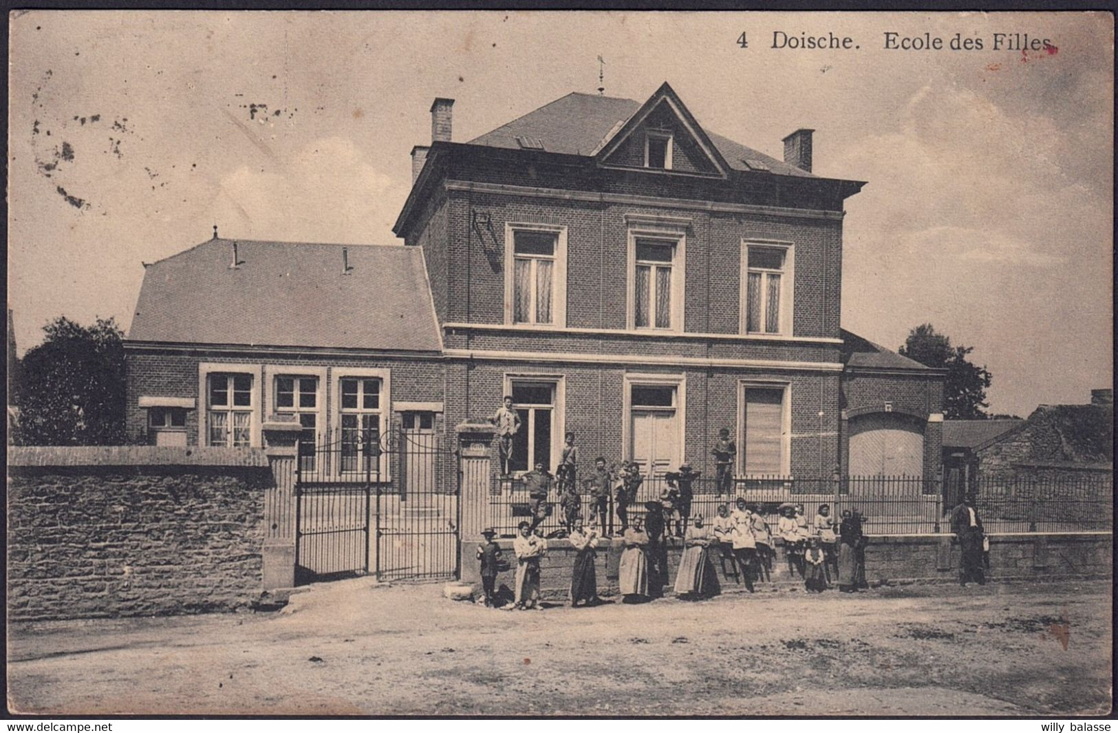 +++ CPA - DOISCHE - Ecole Des Filles - Animée  // - Doische