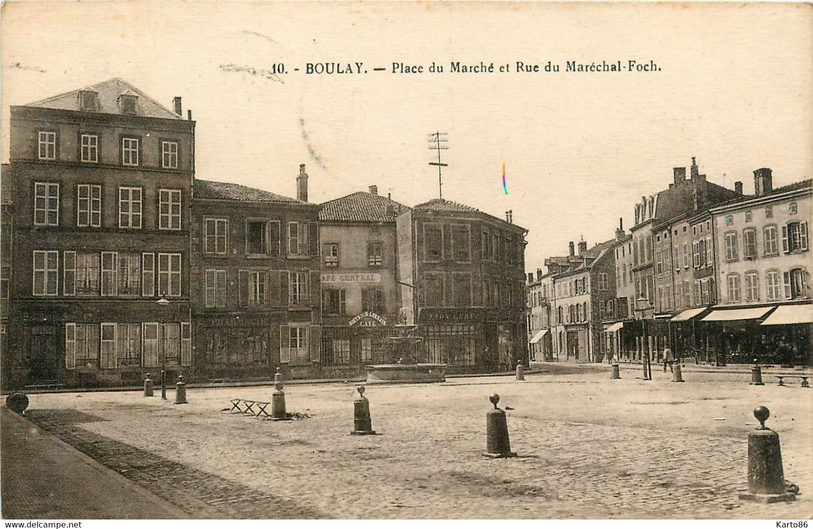 Boulay * La Place Du Marché Et La Rue Du Maréchal Foch * Café Central DIETRICH LORRAIN * Pharmacie - Boulay Moselle