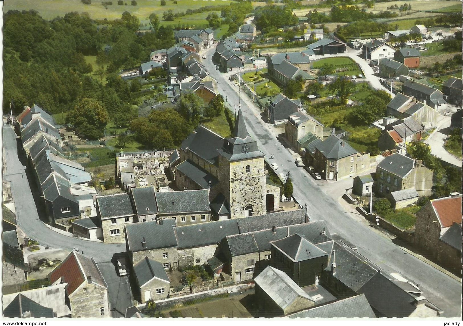 Ocquier -- Vue Aérienne.   -  L' Eglise  (classée).  (2 Scans) - Clavier