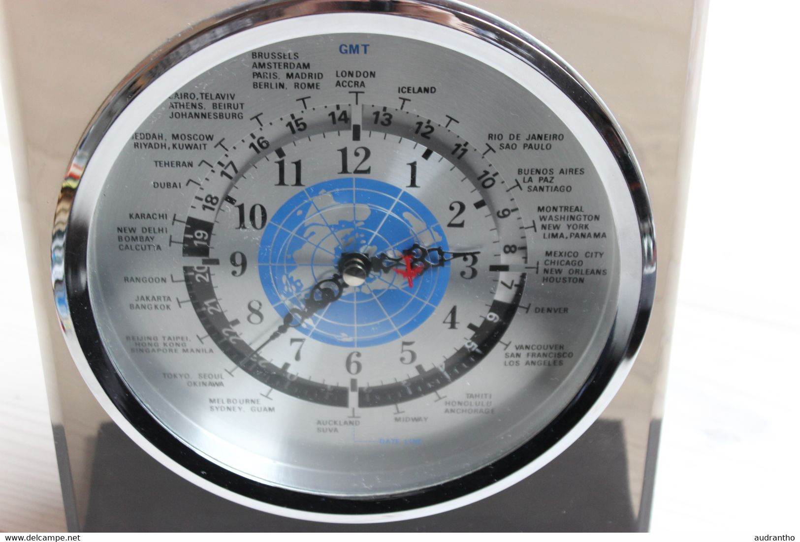 Rare Horloge Années 70 Vintage Fuseaux Horaires Villes Mondiales London Dubai Oackland Brussels Tahiti Denver Montreal - Clocks