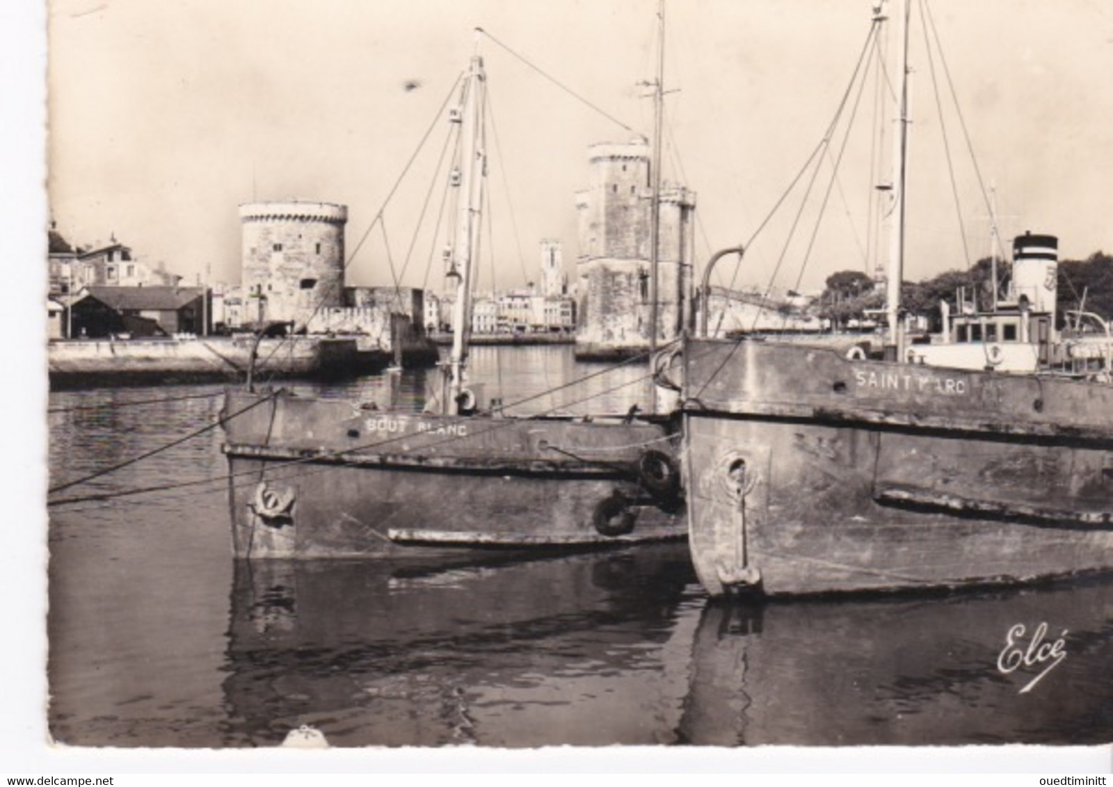 Belle Cpsm Dentelée GF La Rochelle, Gros Plan Sur 2 Chalutiers. - Pêche