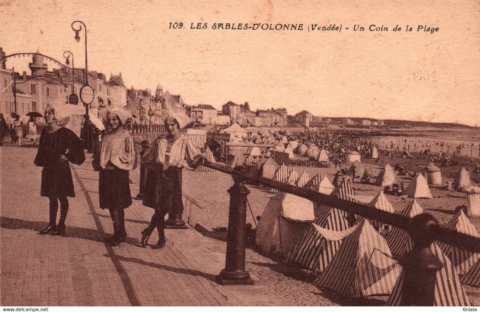 6494  Carte SABLES D'OLONNE Un Coin De La Plage    (scan Recto-verso) 85 Vendée (petite Animation) - Sables D'Olonne