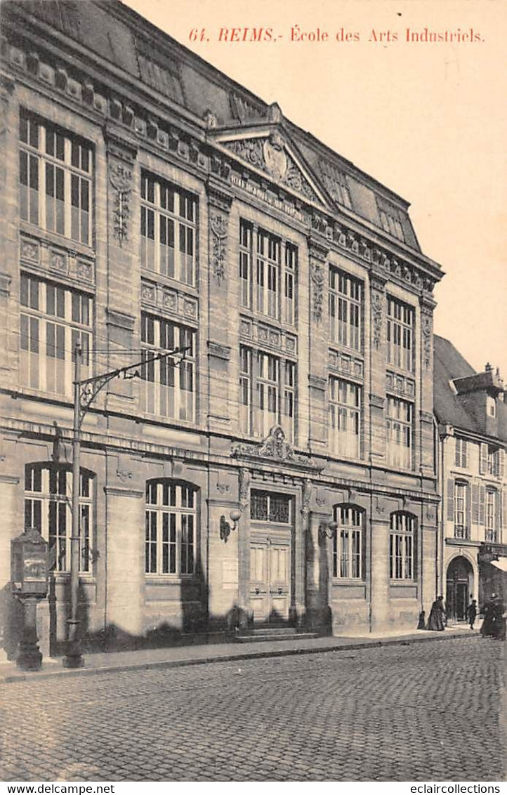 Reims          51         Lot de 30  cartes.  Rues. Commerces. Marchés        (voir scan)