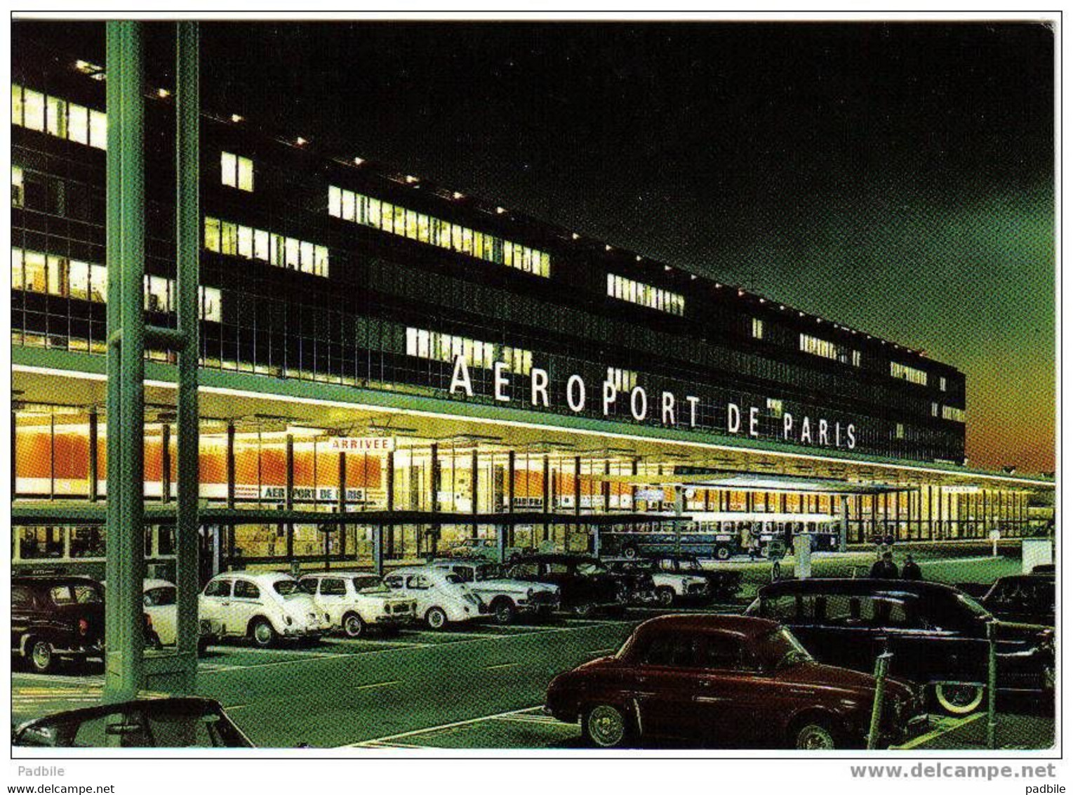 Carte Postale  75.  PARIS  Aéroport De PARIS - ORLY L'entrée De  L'aérogare Et Le Parking De Voitures - Flugwesen