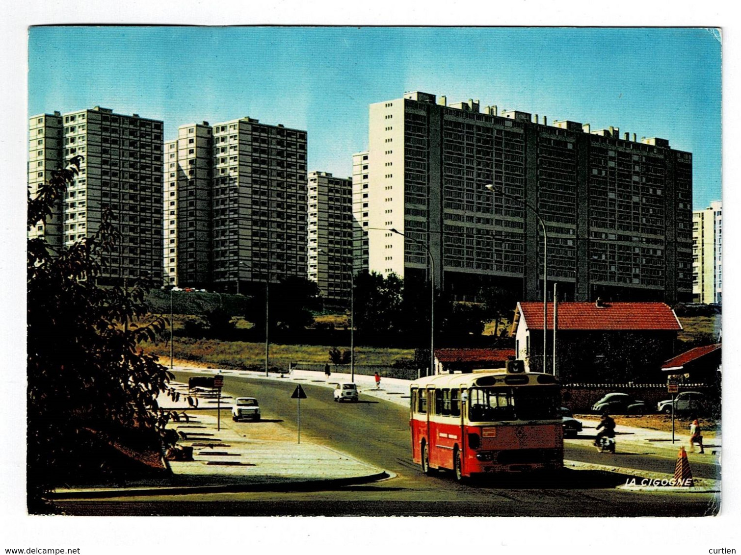 VENISSIEUX  69  La Cité Des Minguettes , Avec Bus . 1975 - Vénissieux