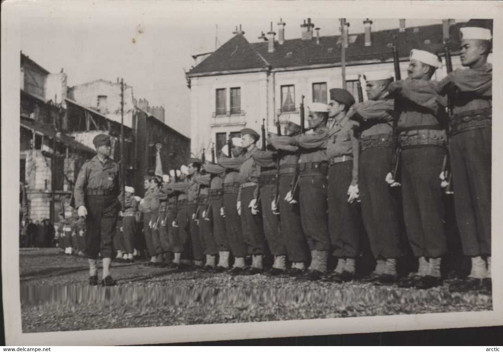 18 Photos cartes du 1er Régiment  de Tirailleurs Marocains prise d'arme, défilé