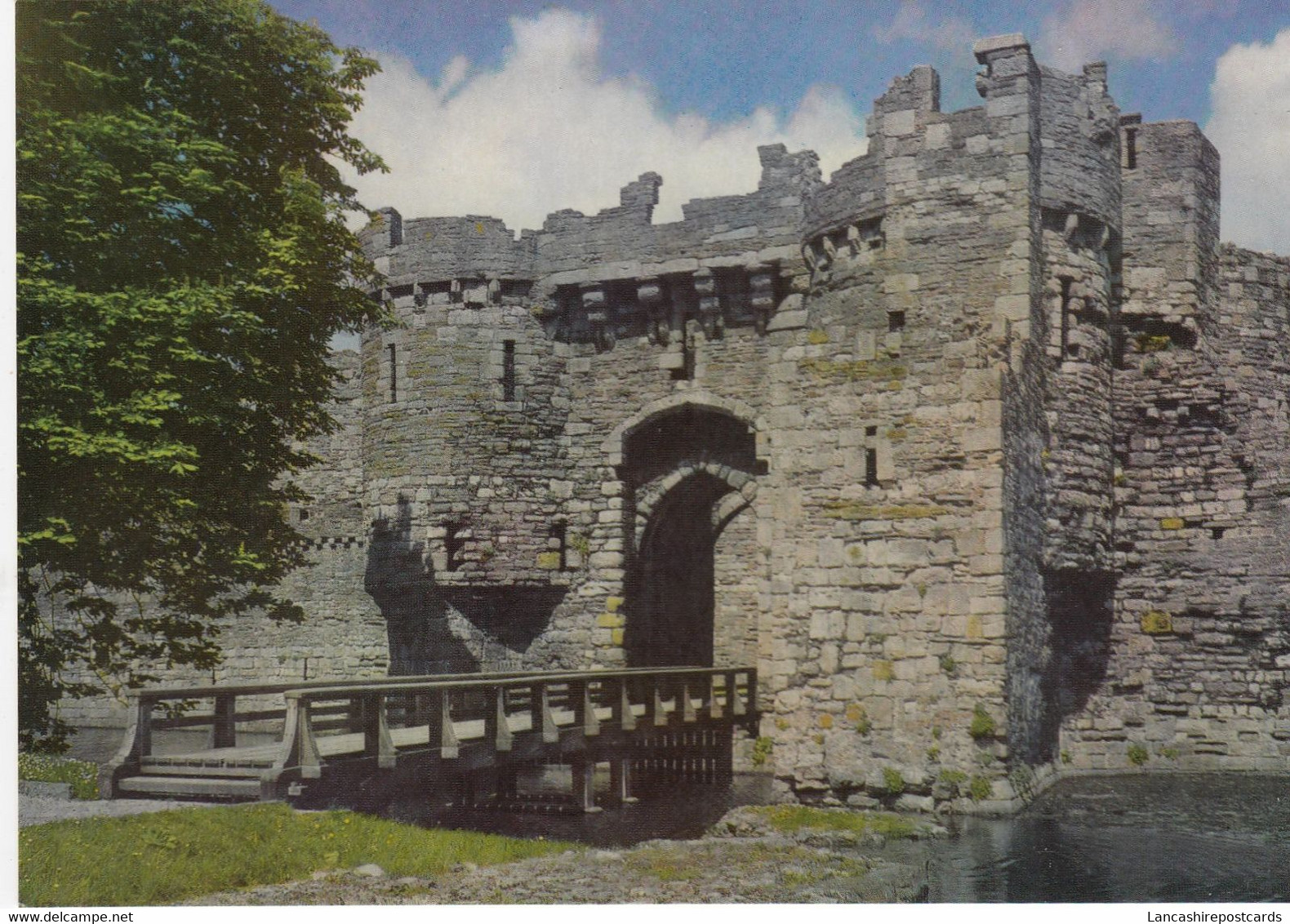 Postcard Beaumaris Castle Anglesey Gate Next The Sea My Ref B24650 - Anglesey