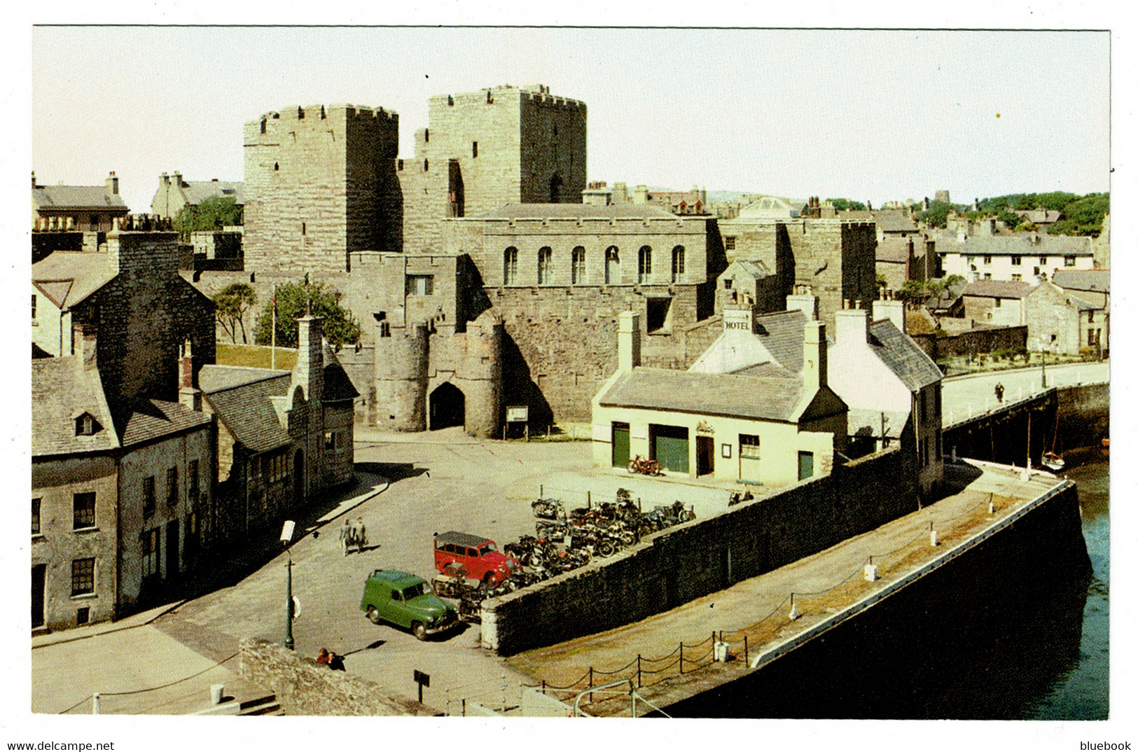 Ref 1470 - Postcard - Cars At Castle Rushen Castletown - Isle Of Man - Insel Man