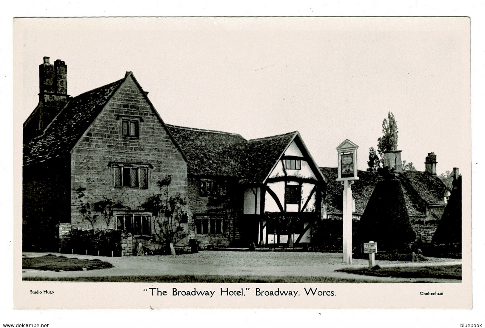 Ref  1472  - 1950 Real Photo Postcard - The Broadway Hotel - Broadway Worcestershire - Sonstige & Ohne Zuordnung