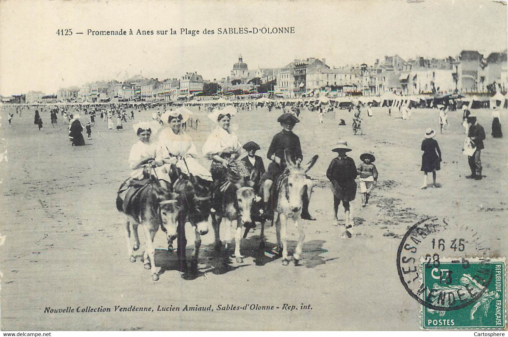 CPA 85 Vendée Promenade à Anes Sur La Plage Des Sables D'Olonne - Sables D'Olonne