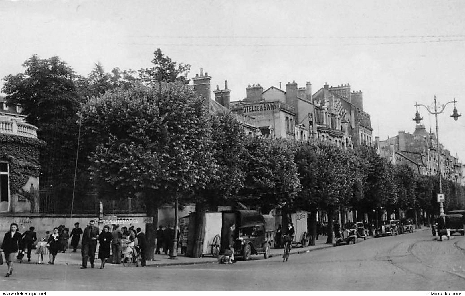 Reims           51         Place Drouet D'Erlon   Années 1950..   (voir Scan) - Reims