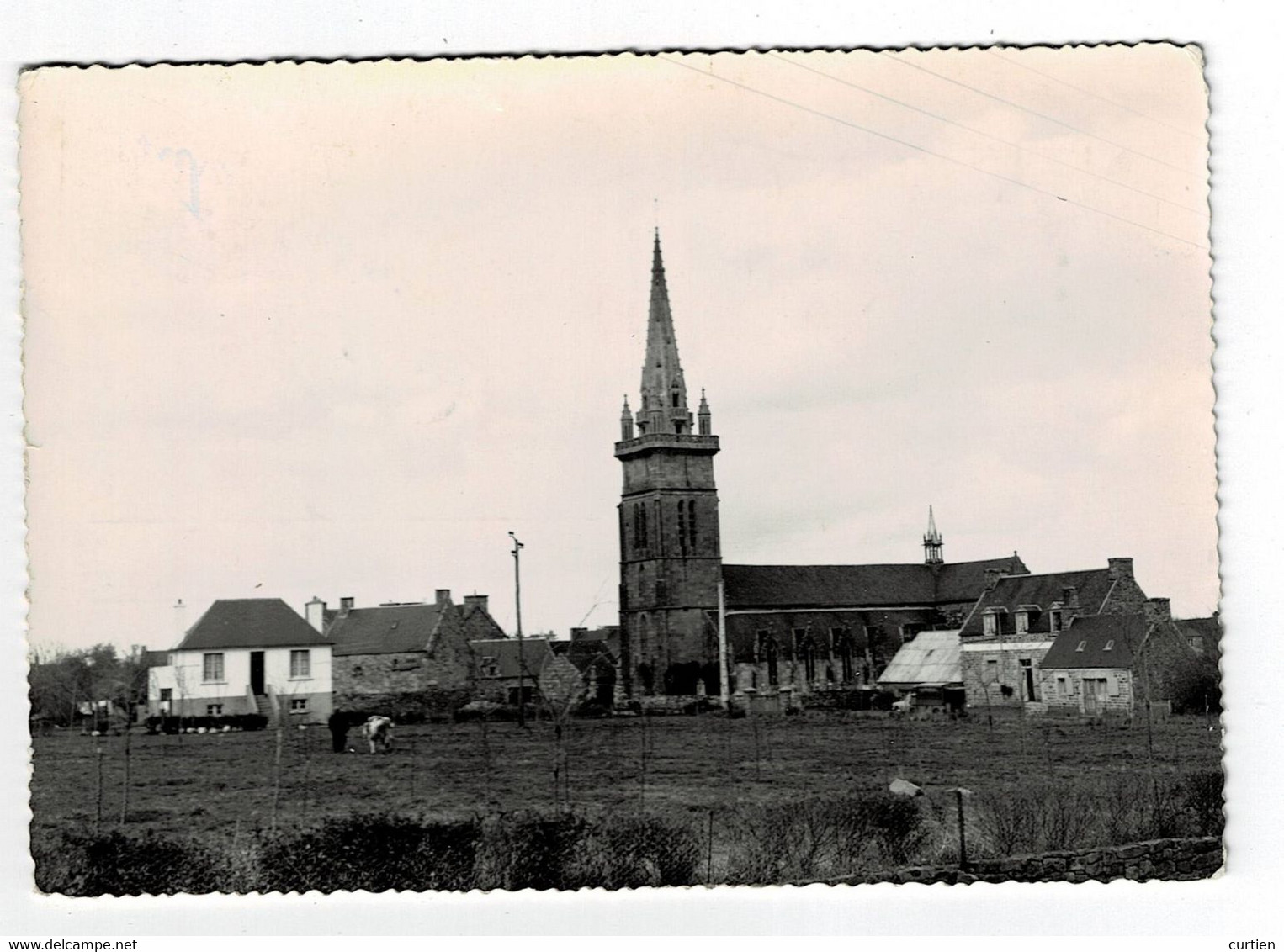 LANVELLEC  22  L'église Et Ses Alentours En 1958 - Lanvellec