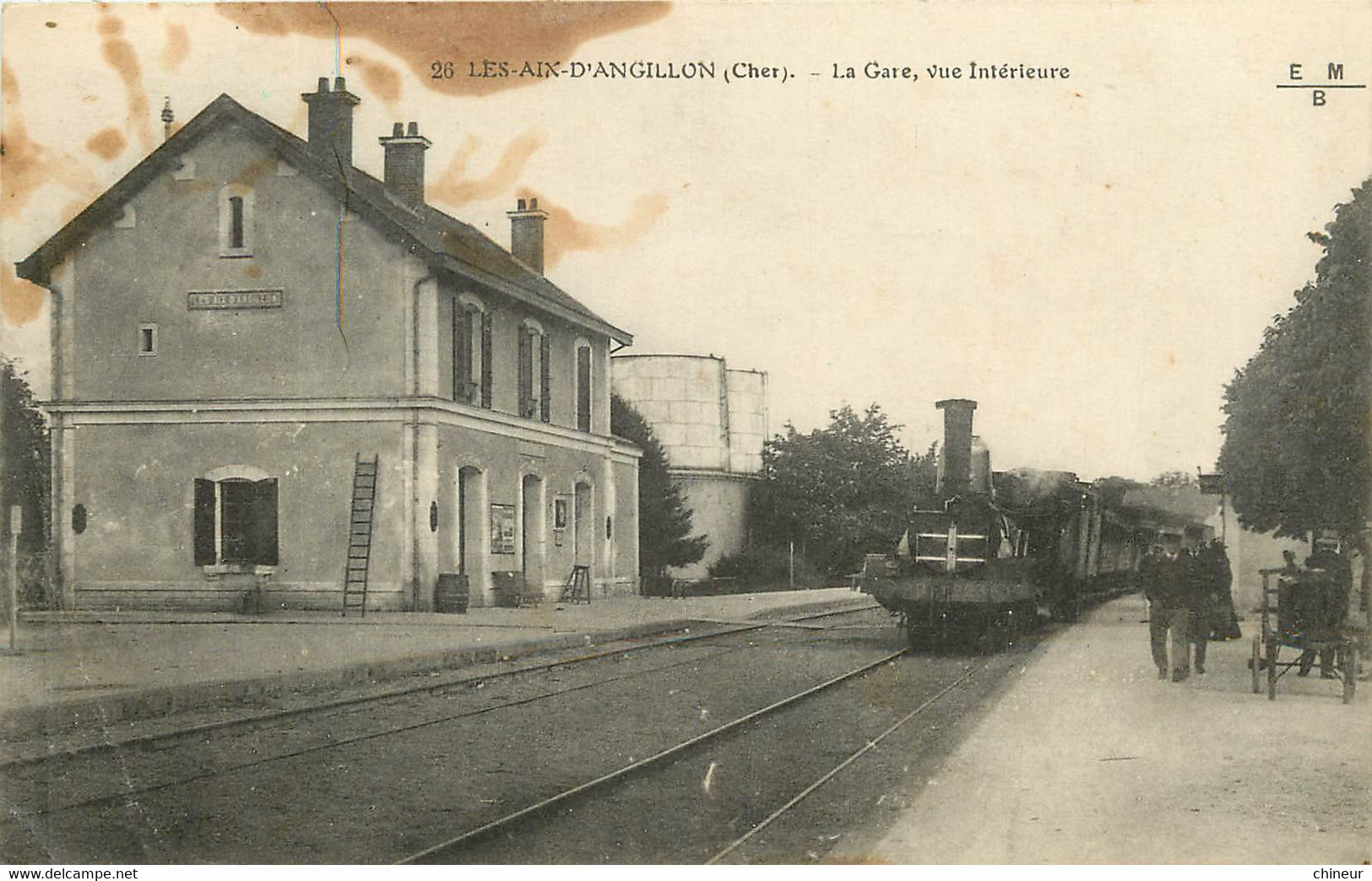 LES AIX D'ANGILLON LA GARE VUE INTERIEURE ARRIVEE DU TRAIN - Les Aix-d'Angillon