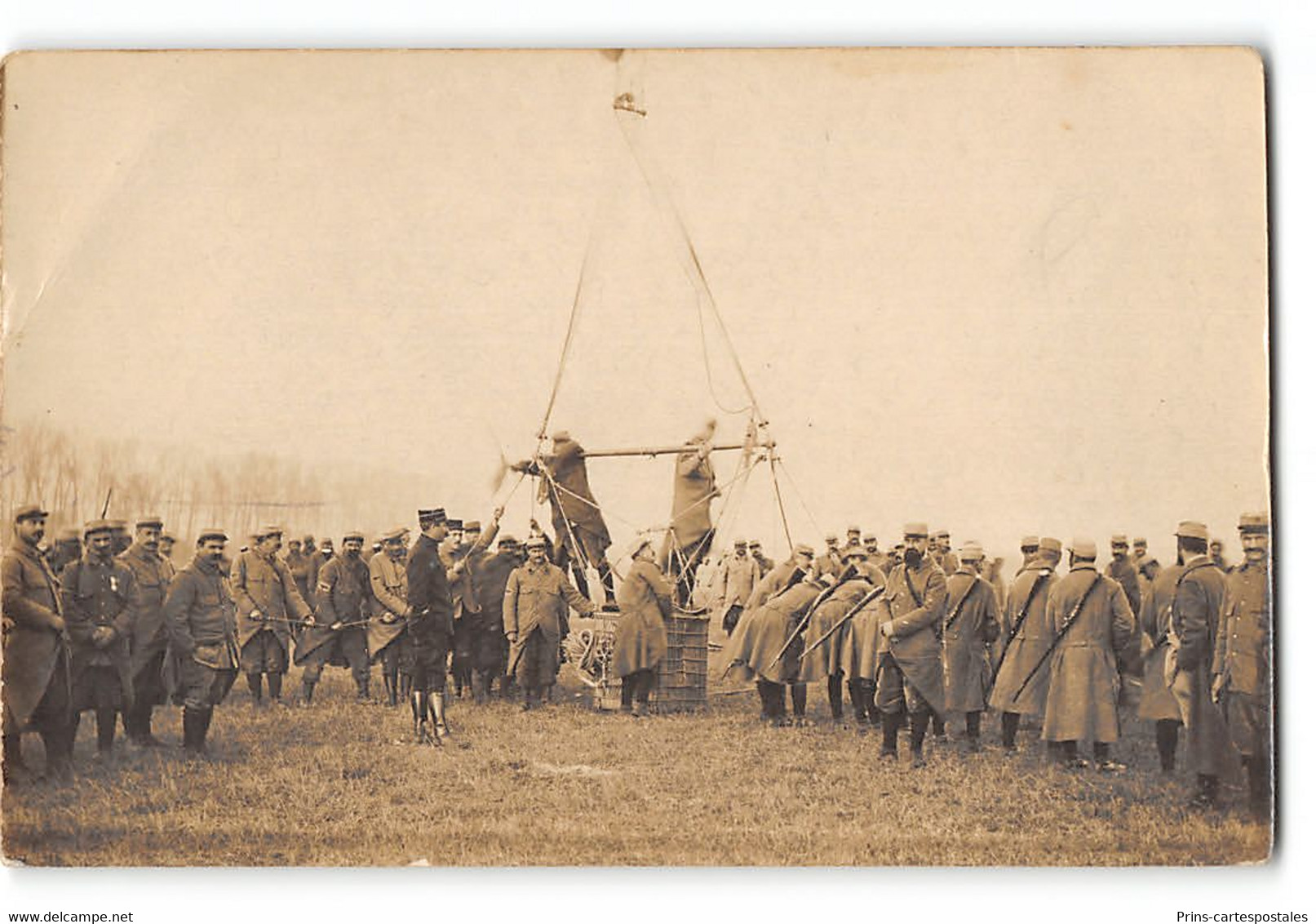 CPA Carte Photo Arrimage De La Nacelle Par La Meme Section - Montgolfières