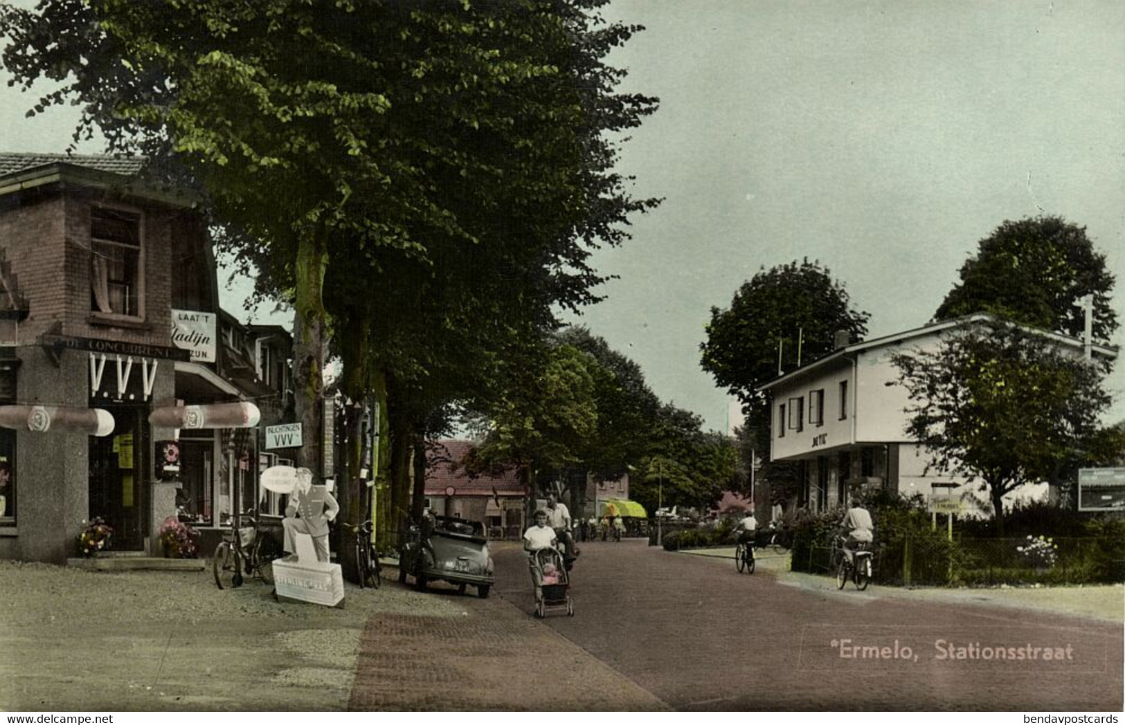 Nederland, ERMELO, Stationsstraat, V.V.V. Sigarenmagazijn De Concurrent (1950s) Ansichtkaart - Ermelo