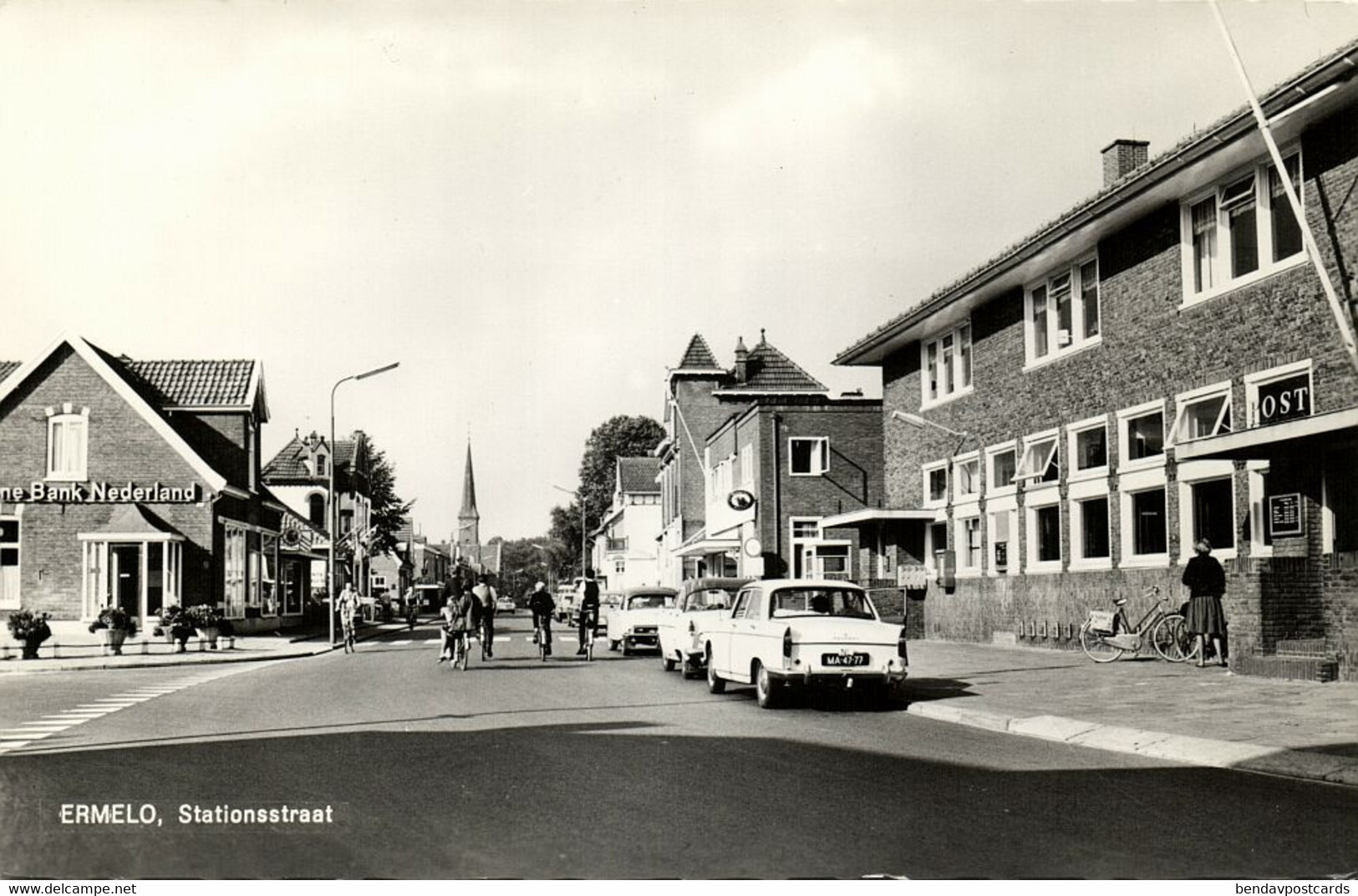 Nederland, ERMELO, Stationsstraat, Postkantoor, Peugeot 404 (1960s) - Ermelo