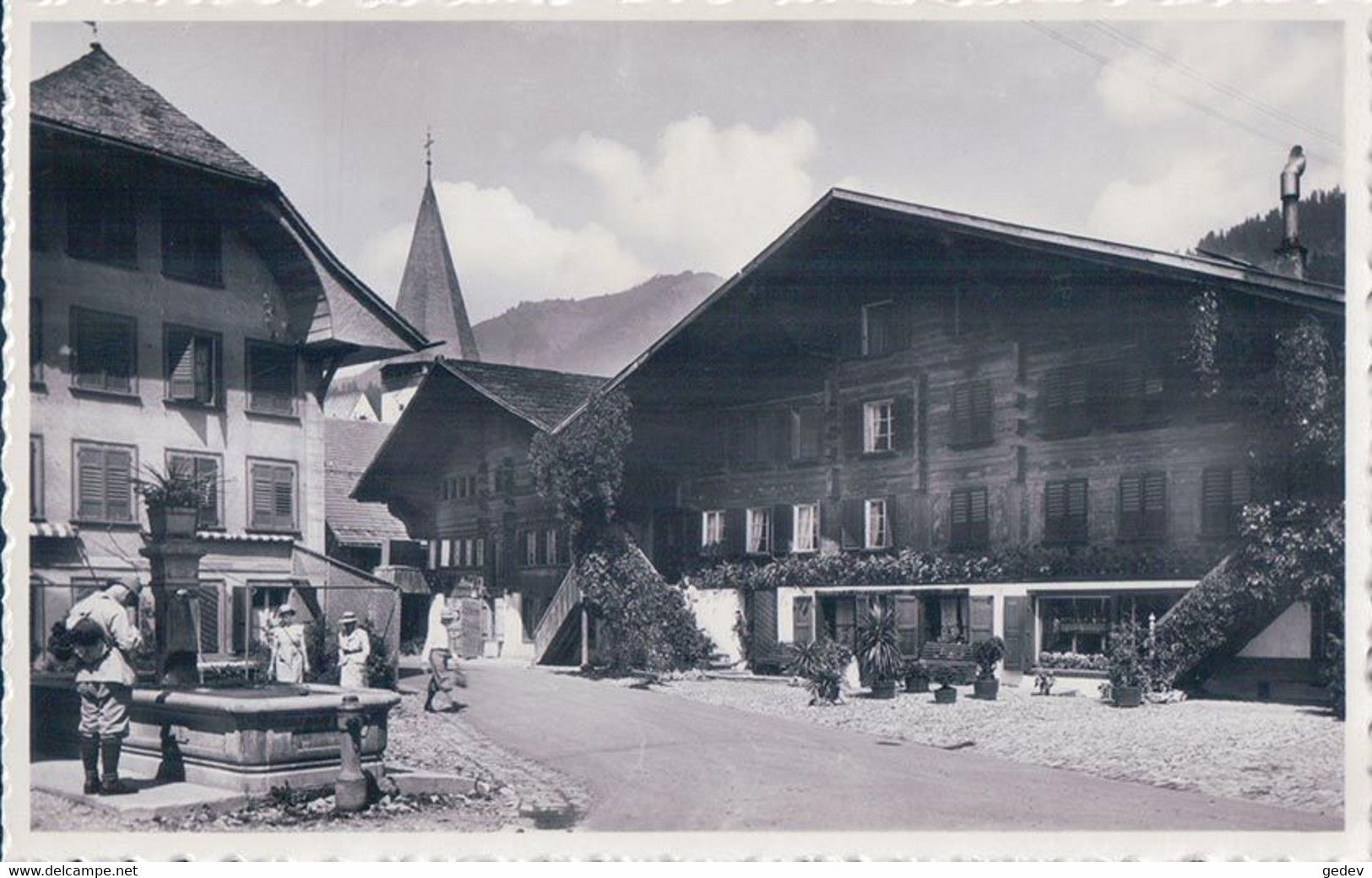 Gessenay - Saanen BE, Fontaine Et Touristes (50235) - Gessenay