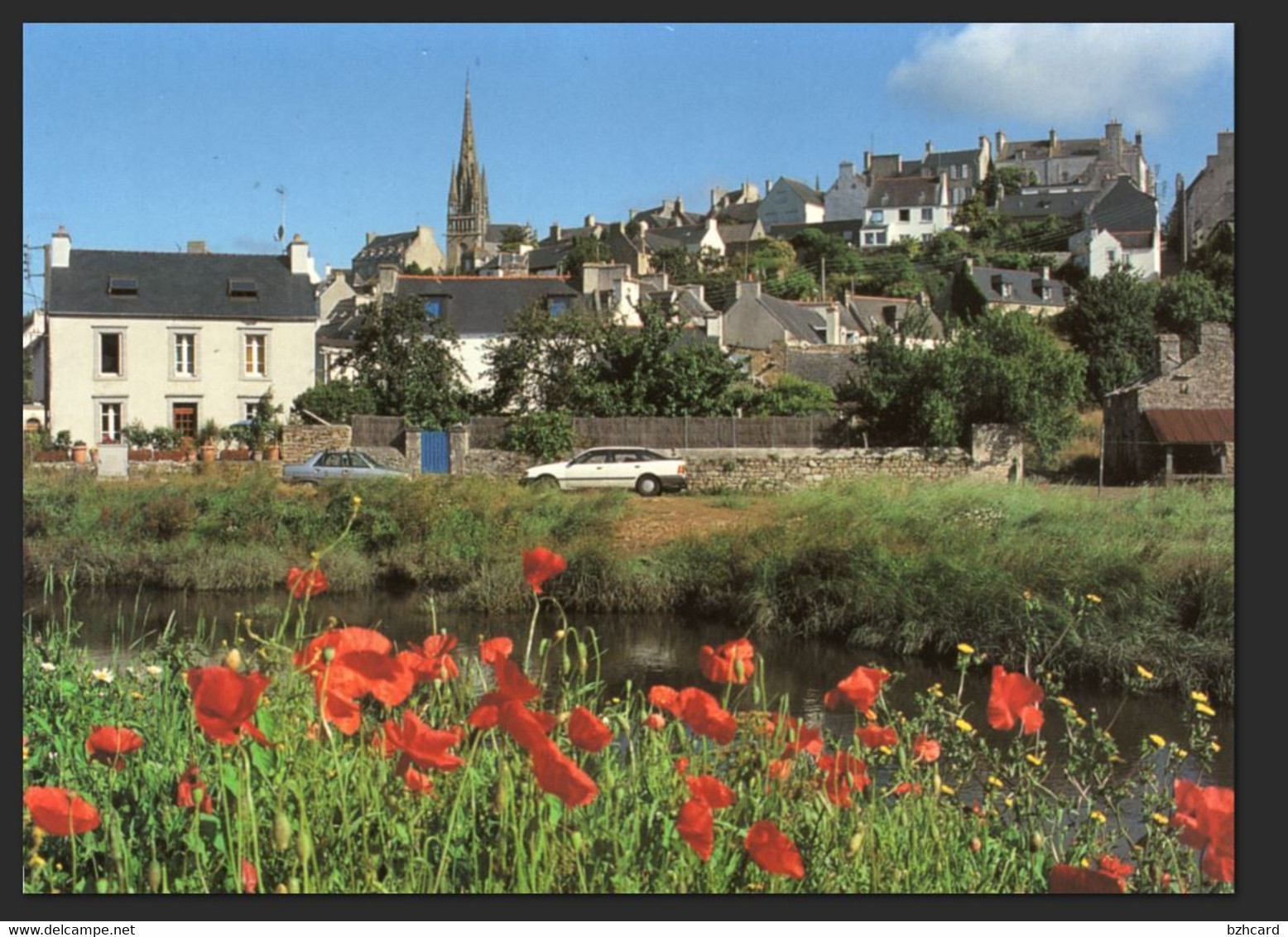 Pont Croix- Vue Générale Au Bord Du Goyen - Coquelicots - Pont-Croix