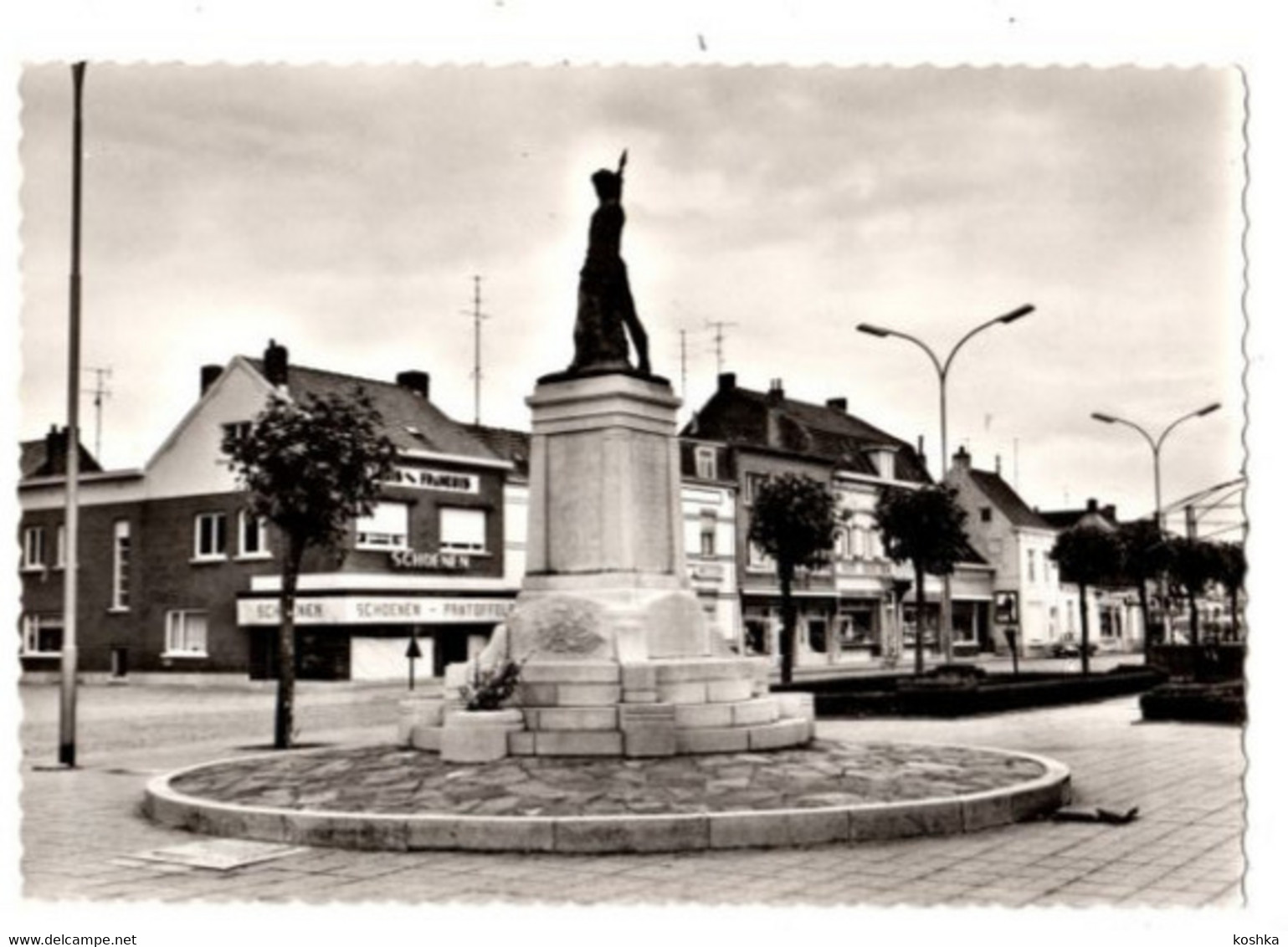 ZELZATE - Standbeeld Der Gesneuvelden - Winkels - Niet Verzonden - Zelzate