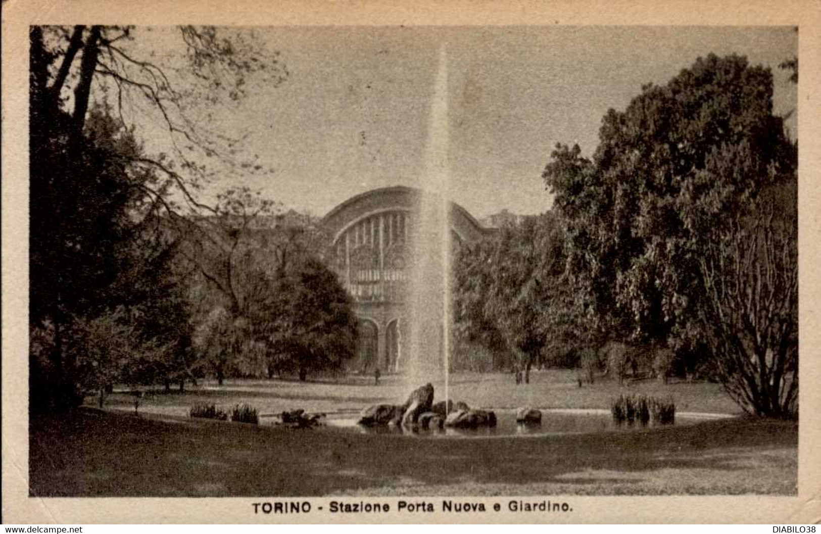 TORINO   ( ITALIE )      STAZIONE PORTA NUOVA E JARDINO - Parken & Tuinen