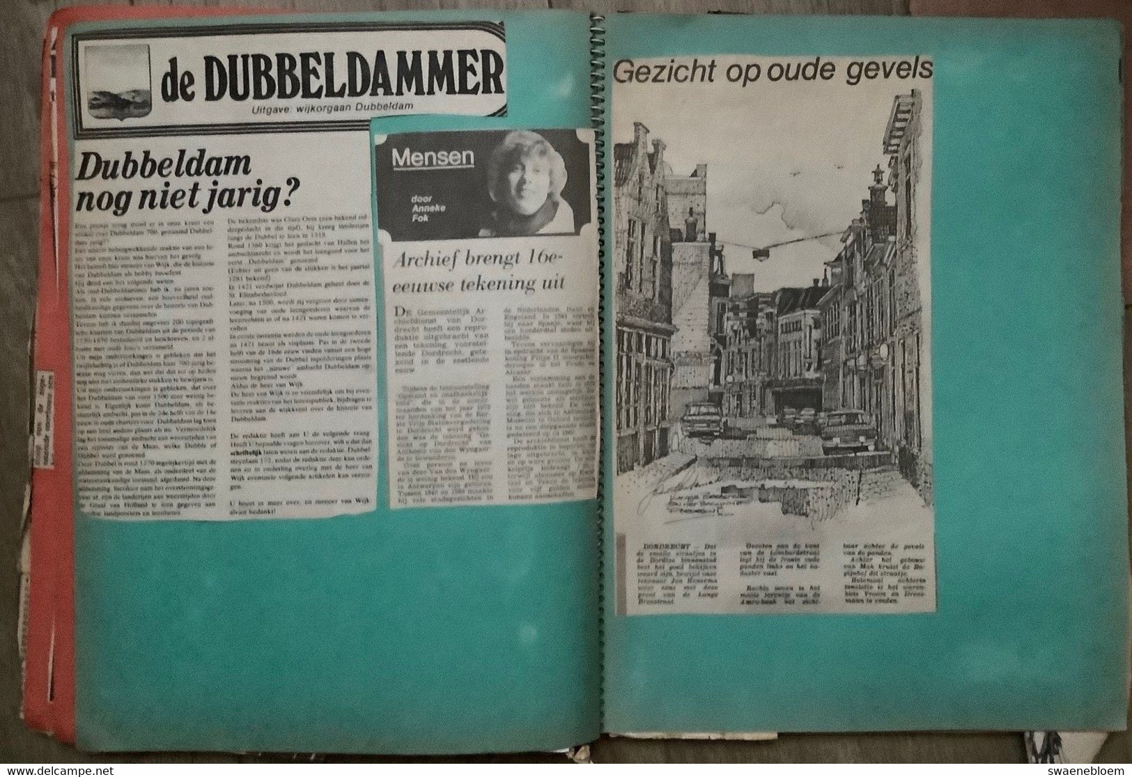 NL.- Drie plakboeken met krantenknipsels van DORDRECHT.
