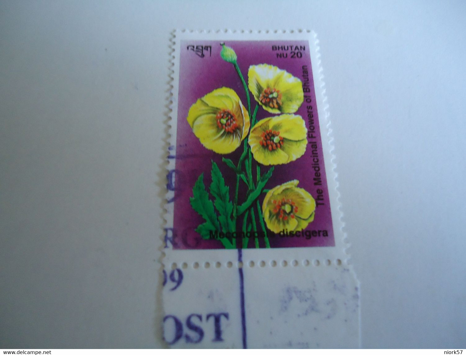 BHUTAN  USED   STAMPS  FLOWERS - Bhután