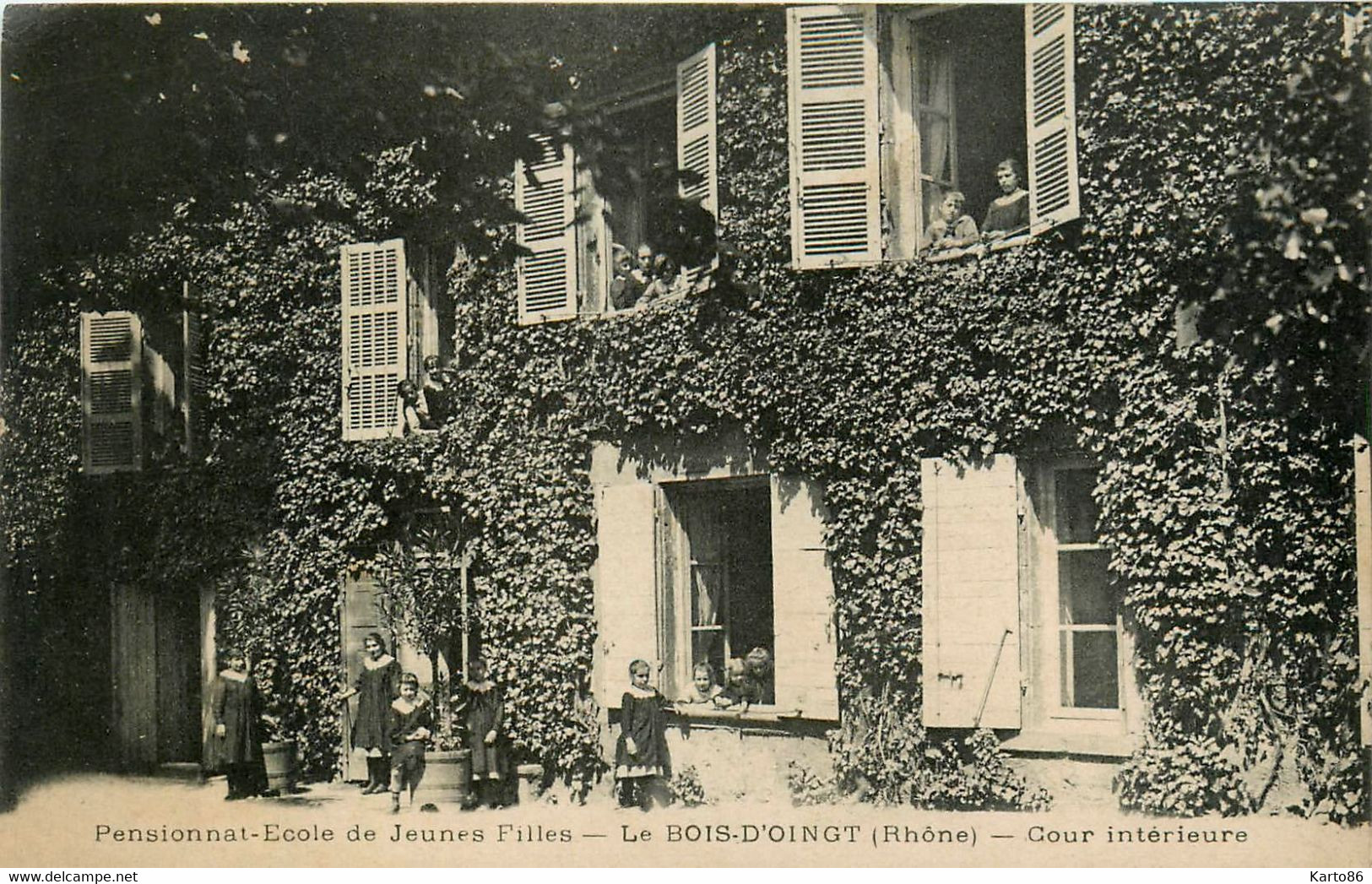 Le Bois D'oingt * Le Pensionnat école Des Jeunes Filles * Cour Intérieure - Le Bois D'Oingt