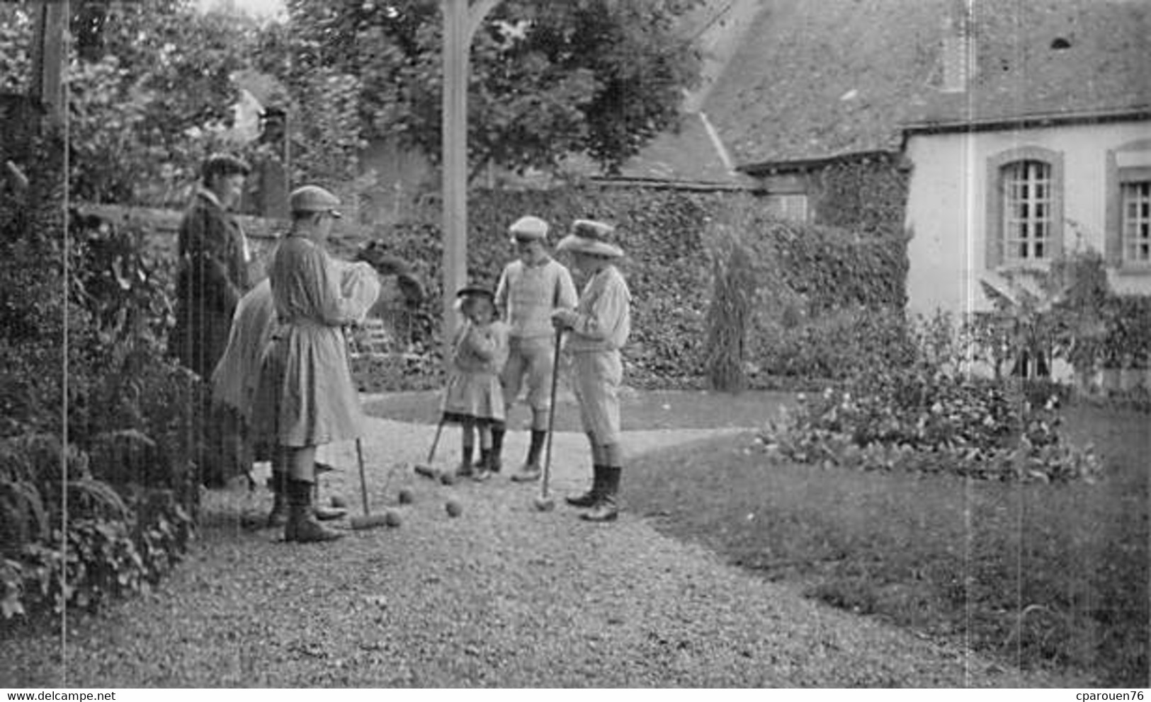 Photo De Jeunes Gens Jouant Au Croquet En  1908 - Places