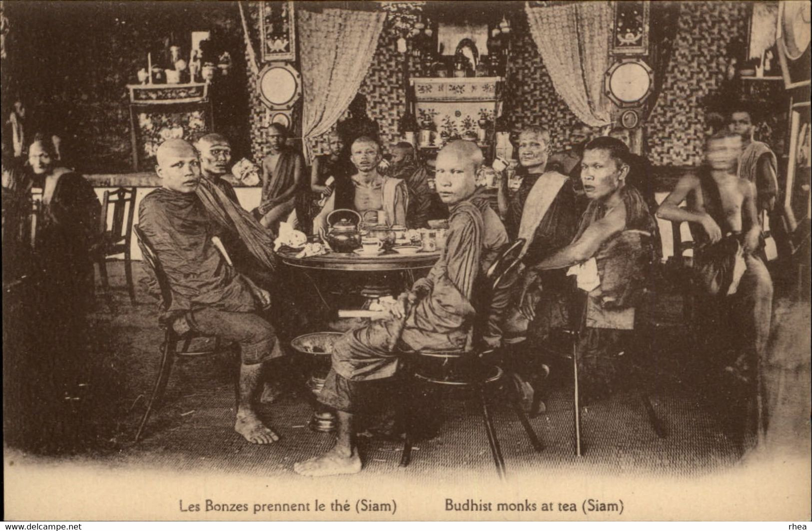 THAILANDE - SIAM - Les Bonzes Prennent Le Thé - Bouddhistes - Tea Time - Thaïlande