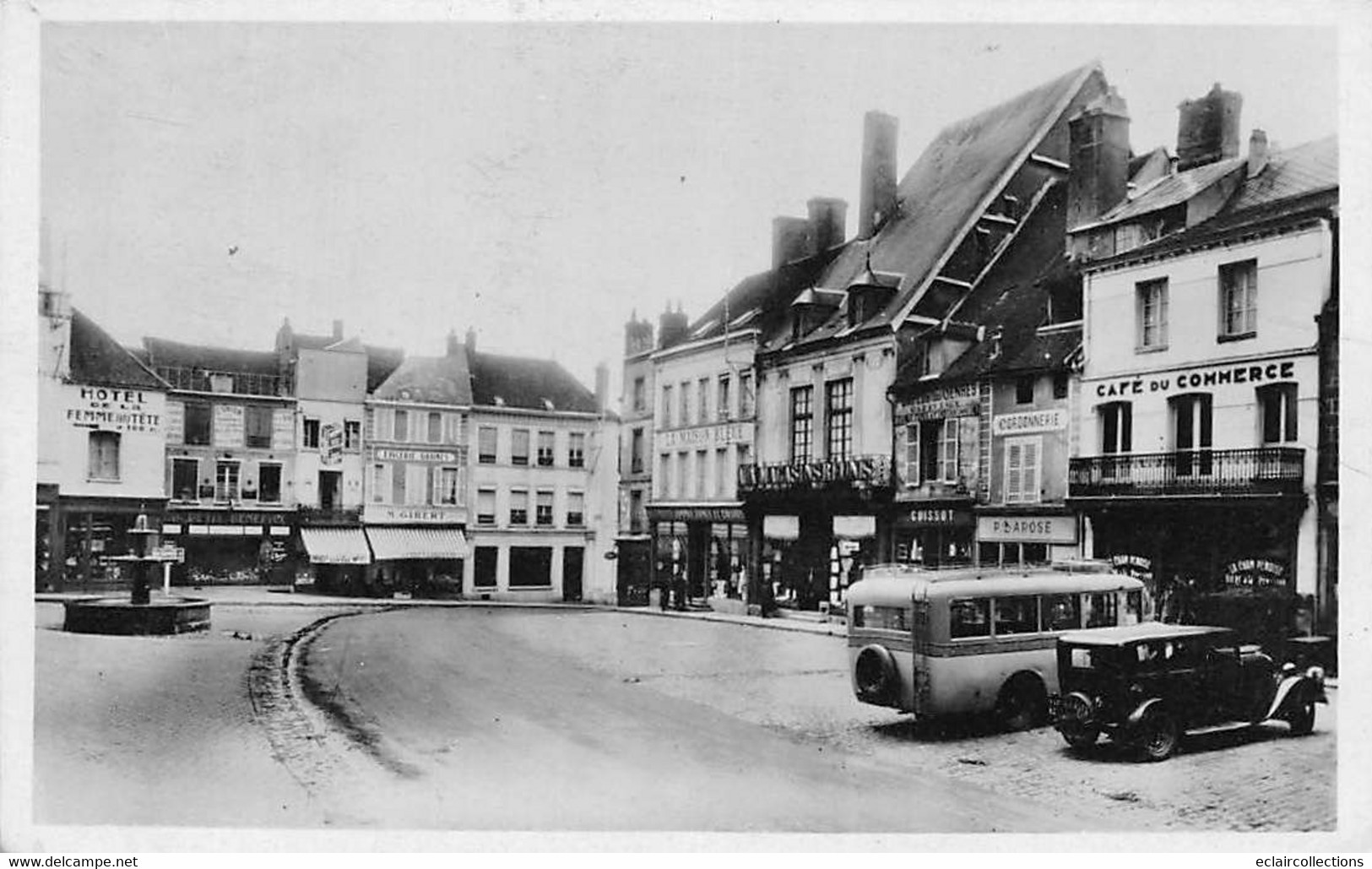 Sézanne           51          Place De La République  Autobus   Année 1951         (voir Scan) - Sezanne