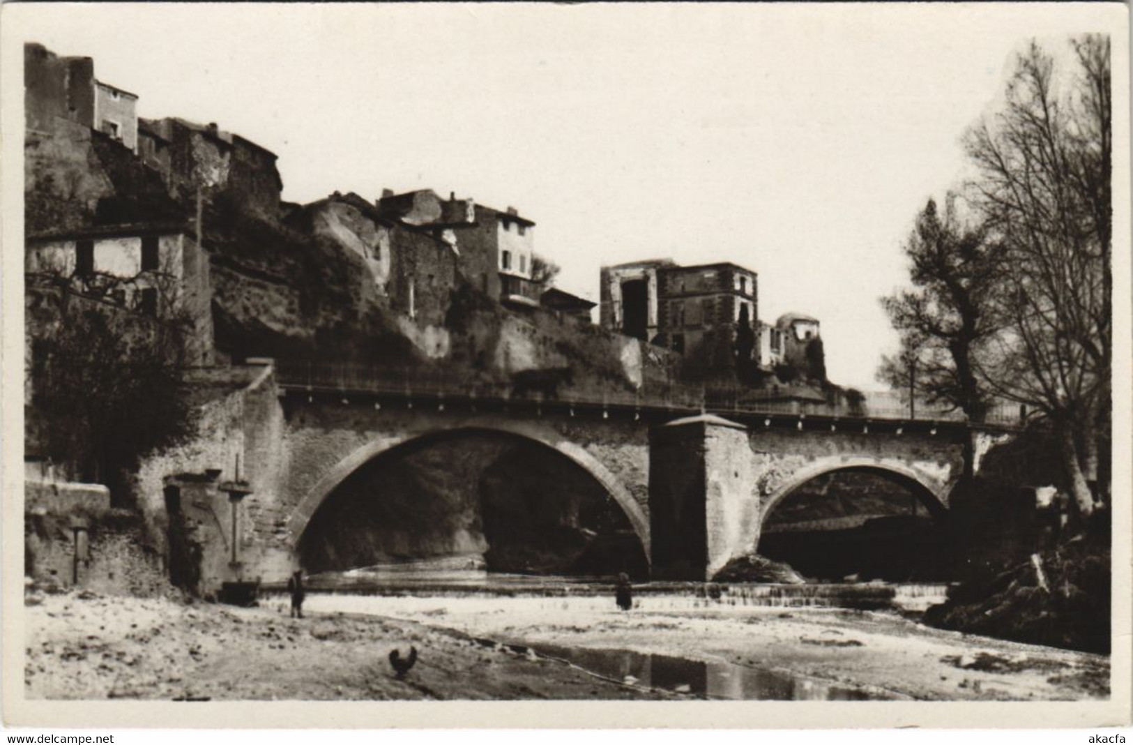 CPA LA TOUR-D'AIGUES Pont Sur La Leze - Un Coin Du Chateau (1086741) - La Tour D'Aigues