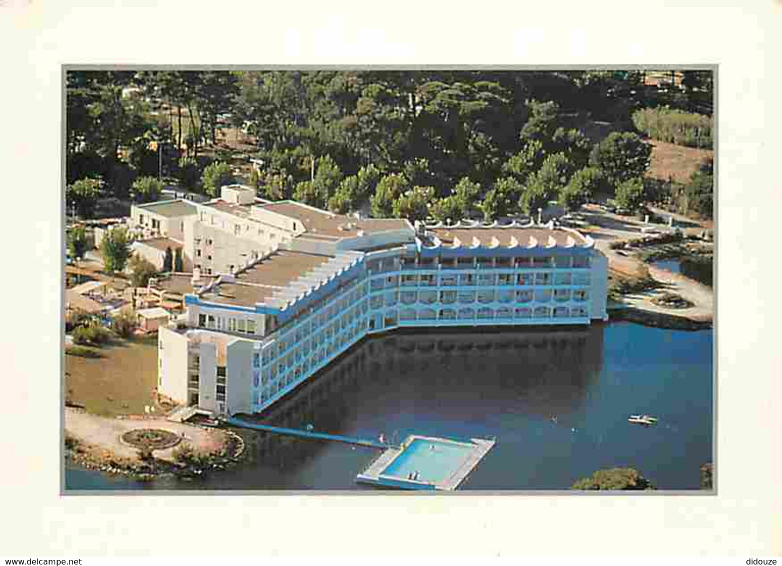 83 - Hyères Les Palmiers - L'Aygade - Vacances Bleues - Le Plein Sud - Vue Aérienne - CPM - Voir Scans Recto-Verso - Hyeres