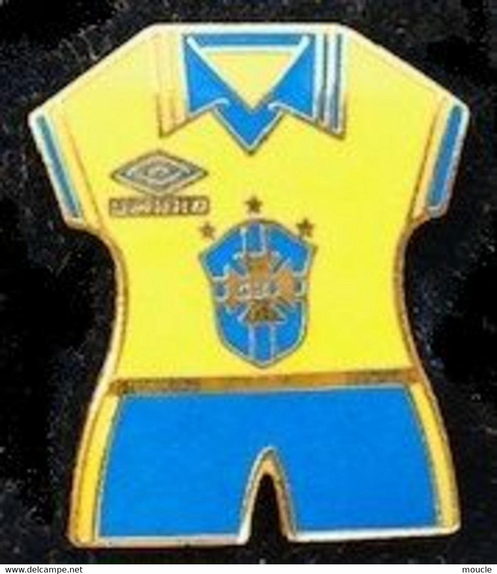 MAILLOT JAUNE DE FOOTBALL DU BRESIL - BRASIL - UMBRO - FOOT - SOCCER - FUSSBALL - CALCIO -              (9) - Football