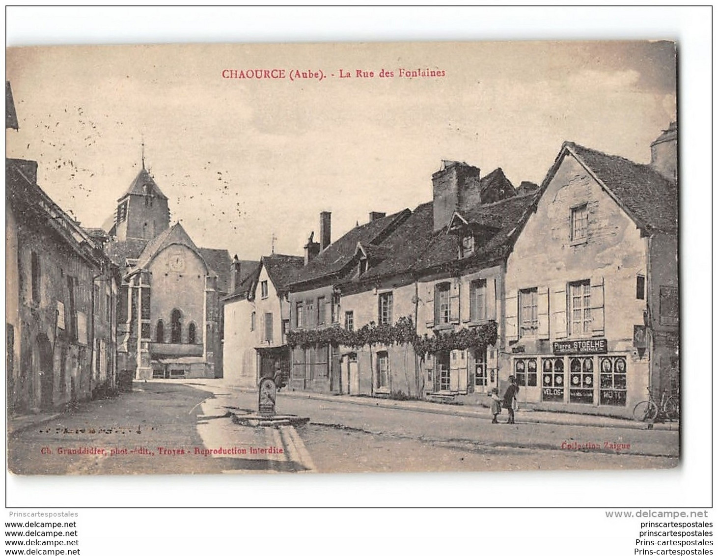 CPA 10 Chaource Rue Des Fontaines - Chaource