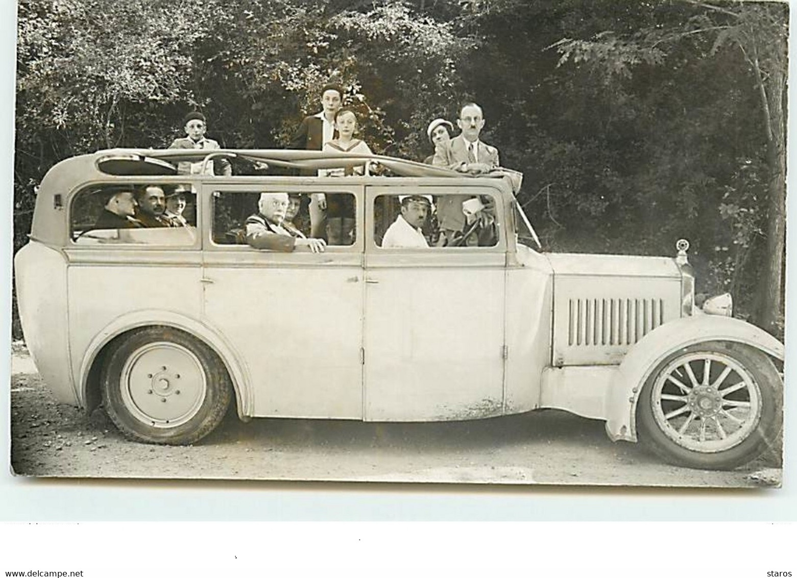 Carte-Photo De Groupe Dans Un Autobus - Gavarnie Ou Lourdes ? - Voitures De Tourisme