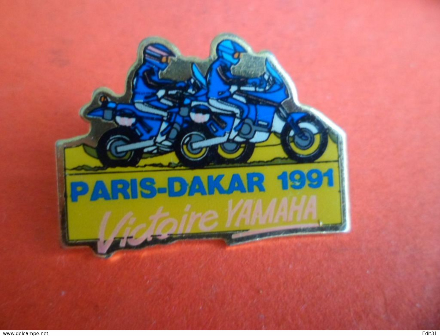 Pins Moto  Paris Dakar 1991 - Victoire YAMAHA Different - Motos