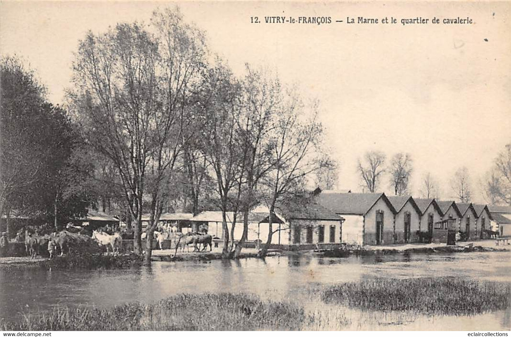 Vitry Le François           51        La Marne Et Le Quartier De Cavalerie      (voir Scan) - Vitry-le-François