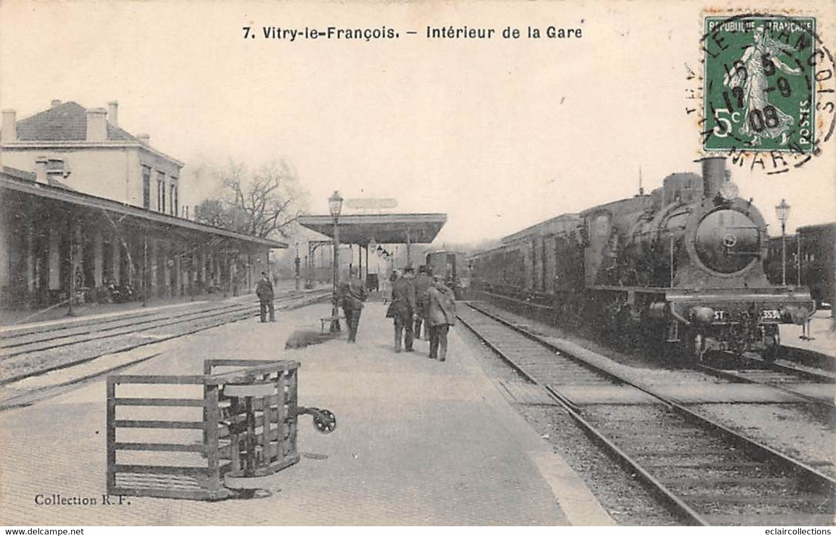 Vitry Le François           51           Intérieur De La Gare . Train .       N°7     (voir Scan) - Vitry-le-François