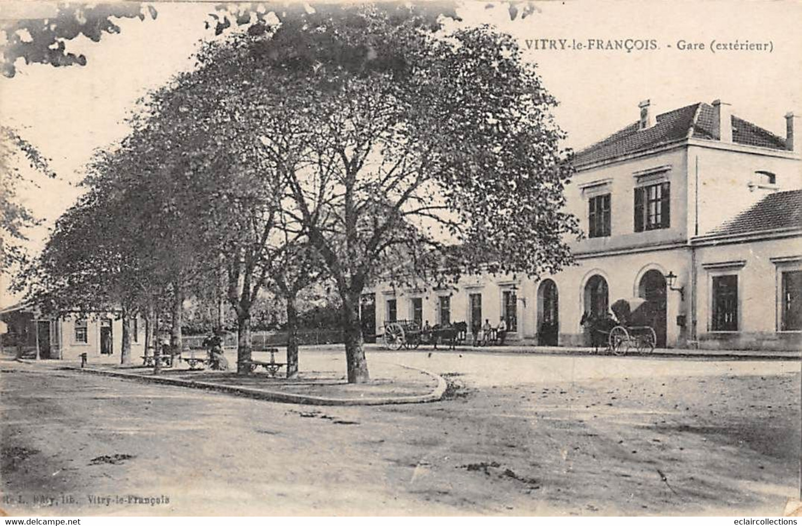 Vitry Le François           51          Extérieur De La Gare              (voir Scan) - Vitry-le-François