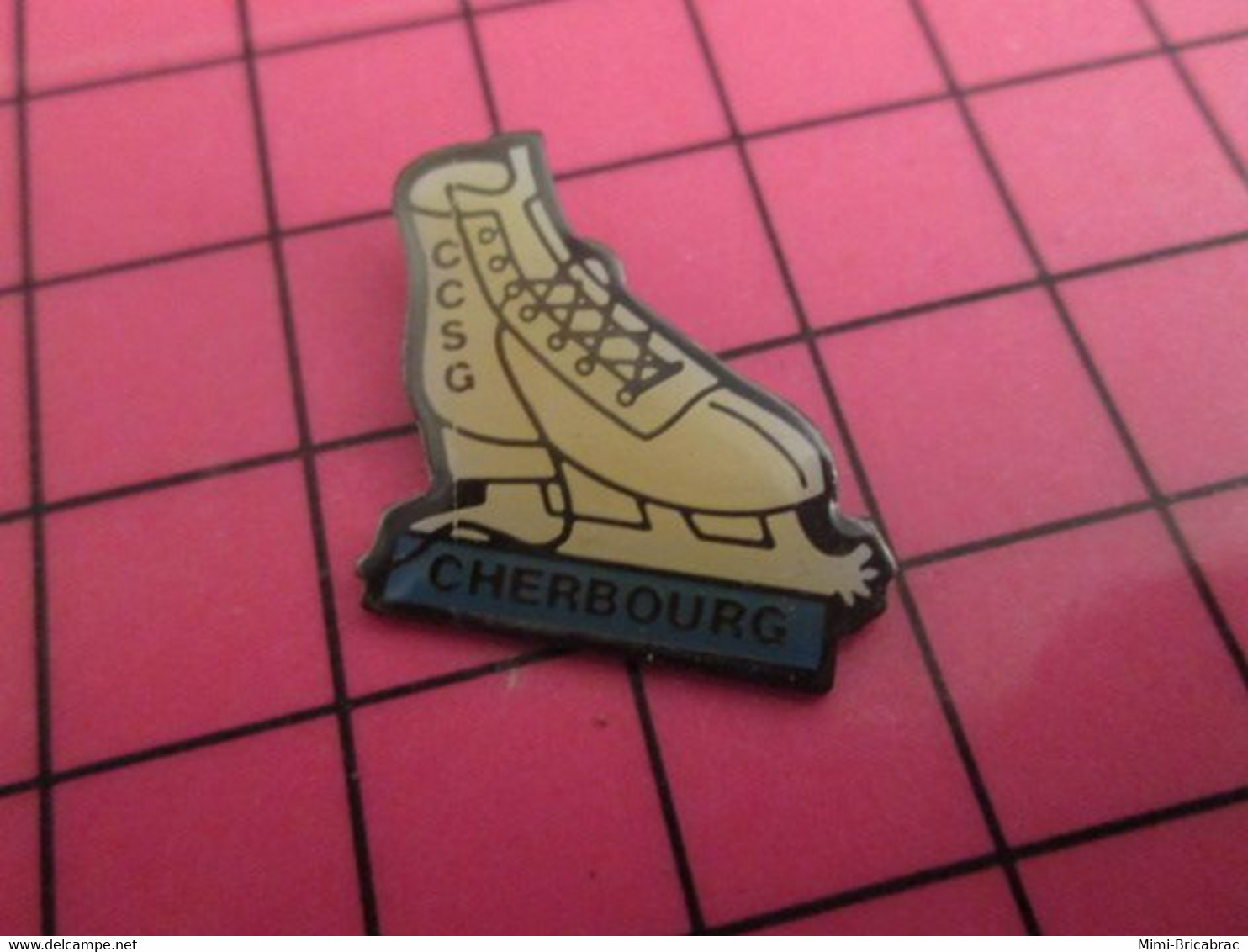 513i Pin's Pins / Beau Et Rare : Thème SPORTS / PATINAGE ARTISTIQUE PATIN A GLACE CCSG - Eiskunstlauf