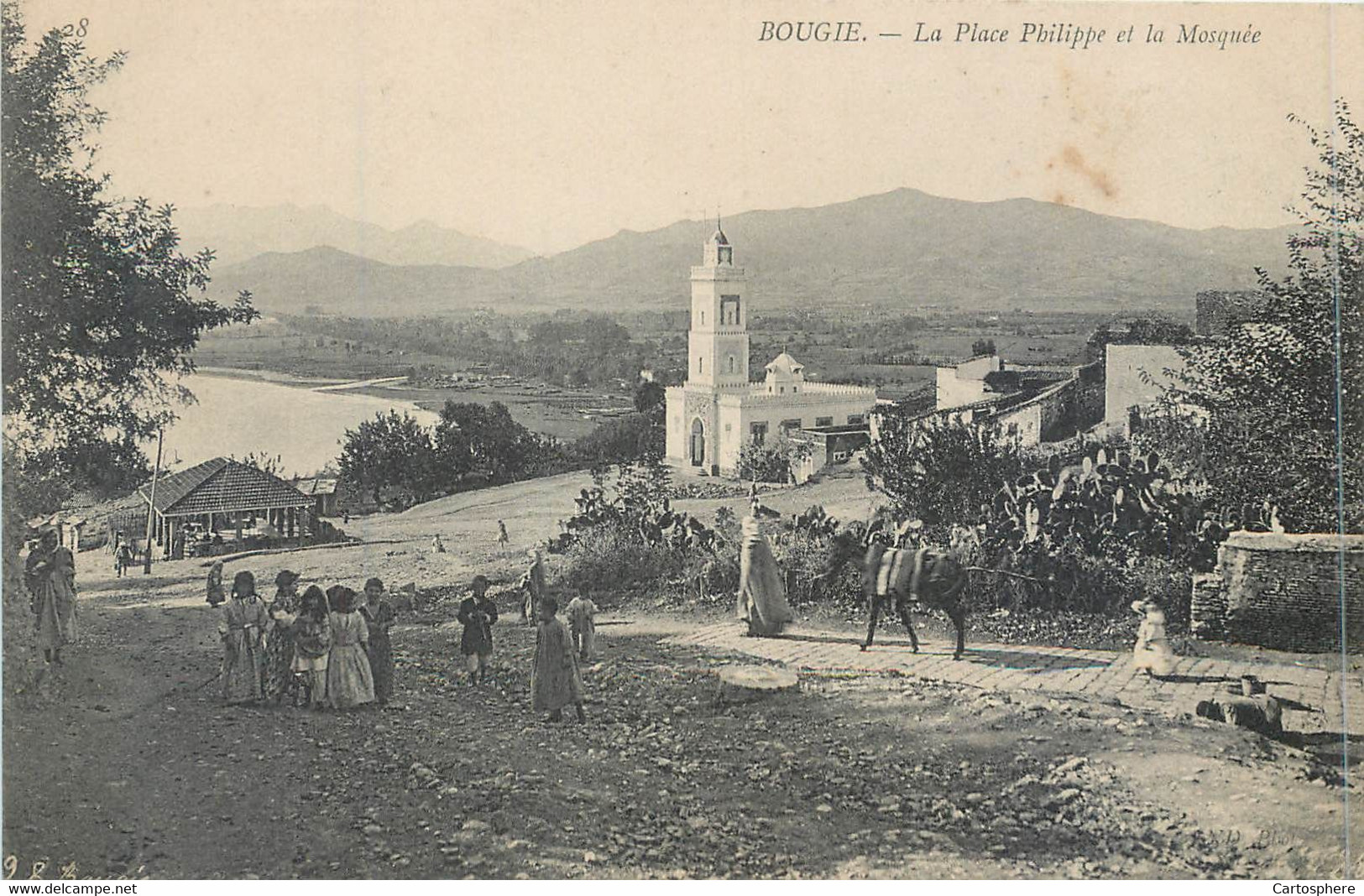 CPA Afrique > Algérie > Villes > Bejaia (Bougie) La Place Philippe Et La Mosquée - Bejaia (Bougie)