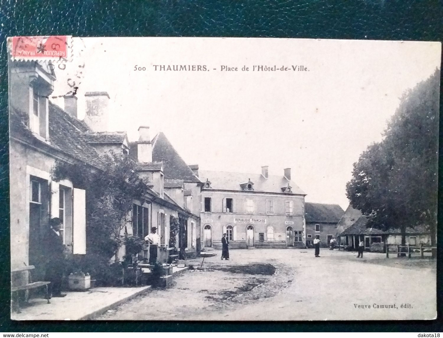 18, Thaumiers ,la Place De L'hôtel De Ville En 1907..scan Recto  Verso - Thaumiers