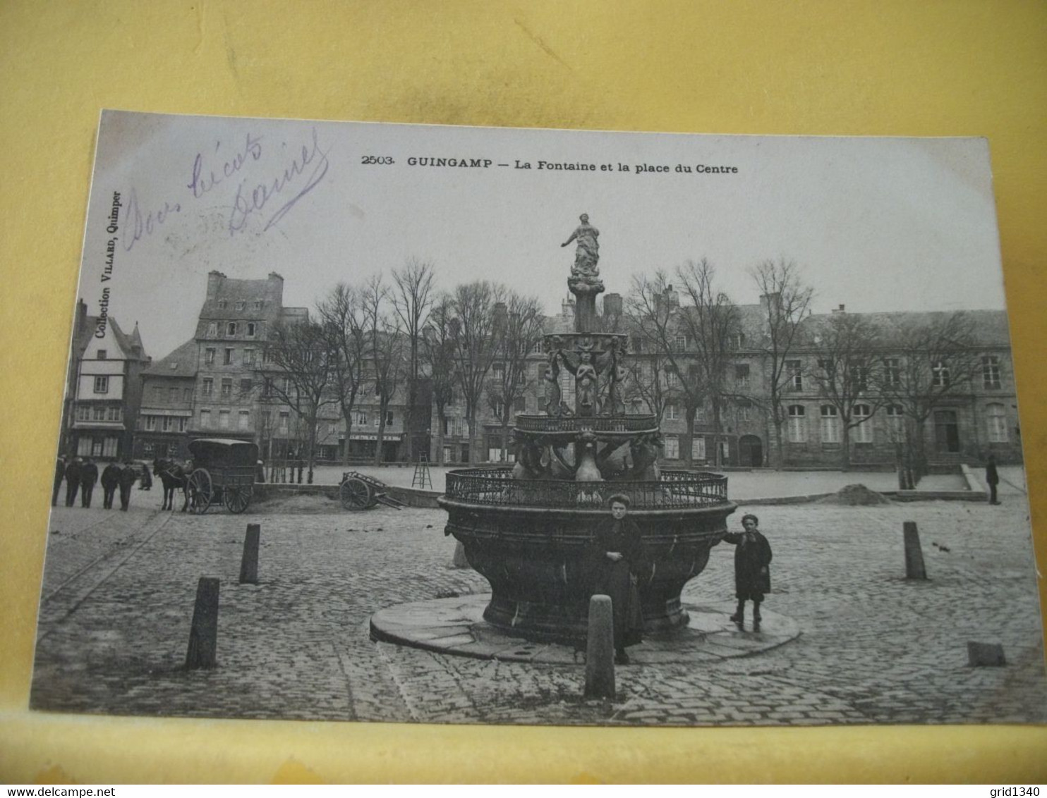 22 7175 CPA 1904 - 22 GUINGAMP. LA FONTAINE ET LA PLACE DU CENTRE - ANIMATION. ATTELAGE. - Guingamp